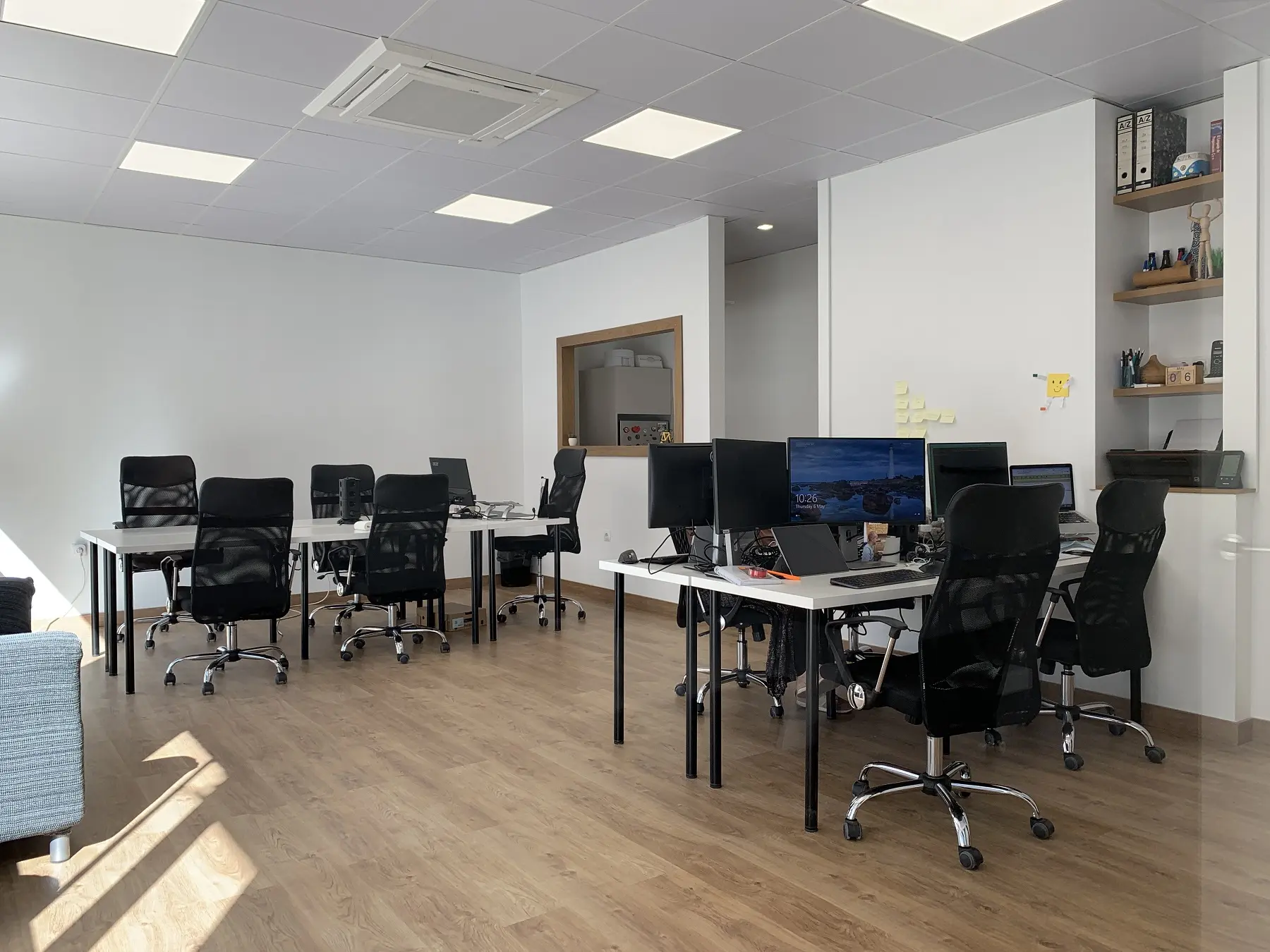 Coworking en Granada capital, oficina virtual para empresas, sala de reuniones